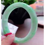 天然翡翠飘绿正装手镯